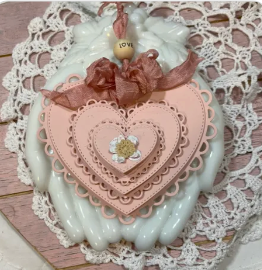 Pretty Scallop Heart Dies